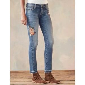 Driftwood Floral Embroidered Audrey Raw Hem Women’s Jeans Size 28
